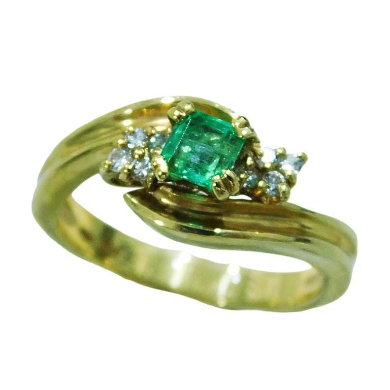 ANILLO ESMERALDA CON DIAMANTE